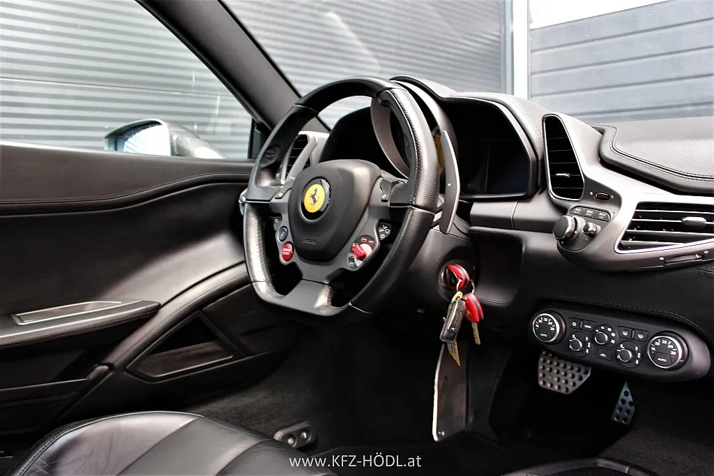 Ferrari 458 Italia Image 8